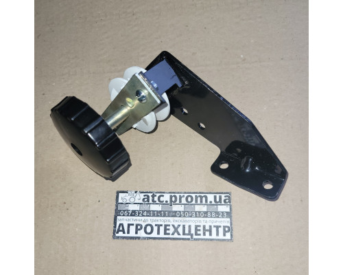 Управління шторкою радіатора в зборі (рукоятка+ролик+скоба) МТЗ  80-1310010
